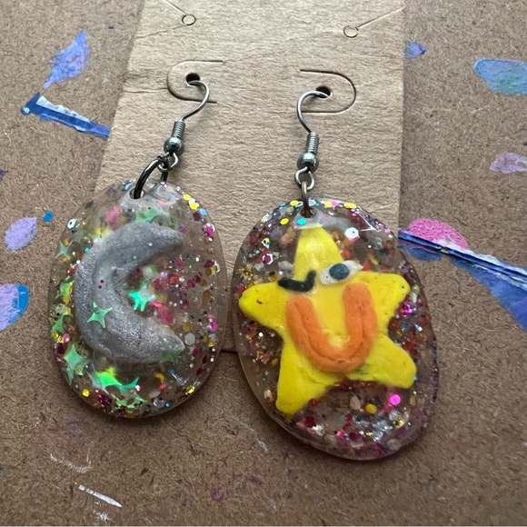 Happy Life Smiley Star Earrings - Picture 7 of 7